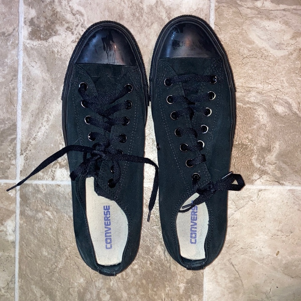 Men’s black converse
